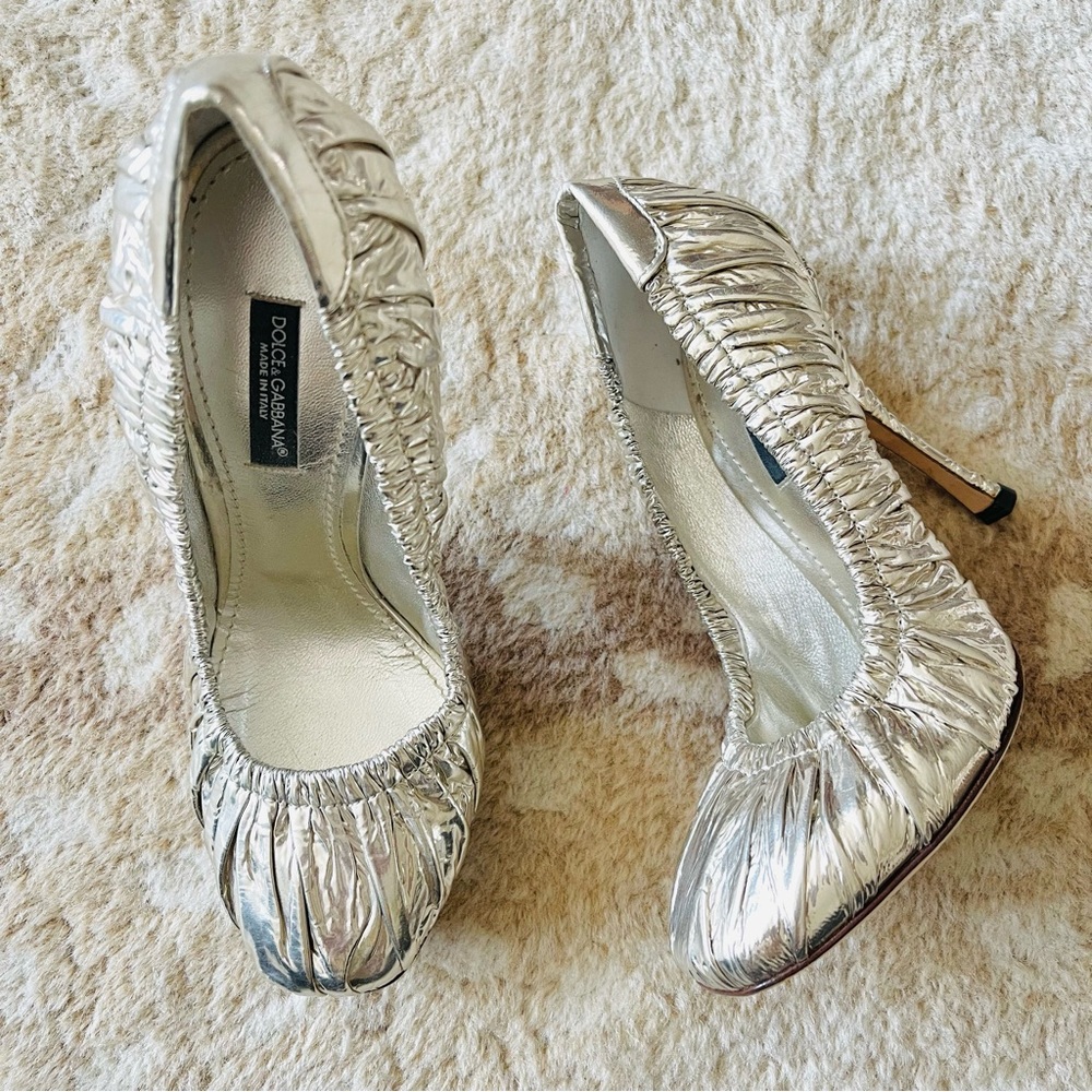 Dolce & Gabbana Leather Metallic Silver Gold Scrunch Pump Heels In Size 36